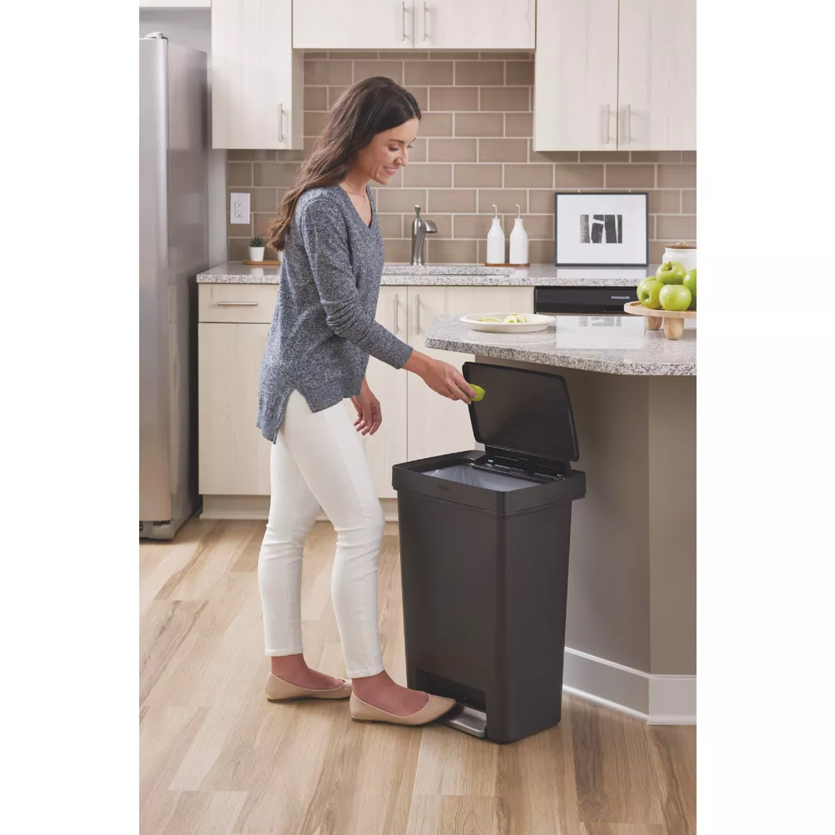 Rubbermaid 13 Gal. Premier Series IV Step-On Trash Can with Stainless Steel Lid - photo 2