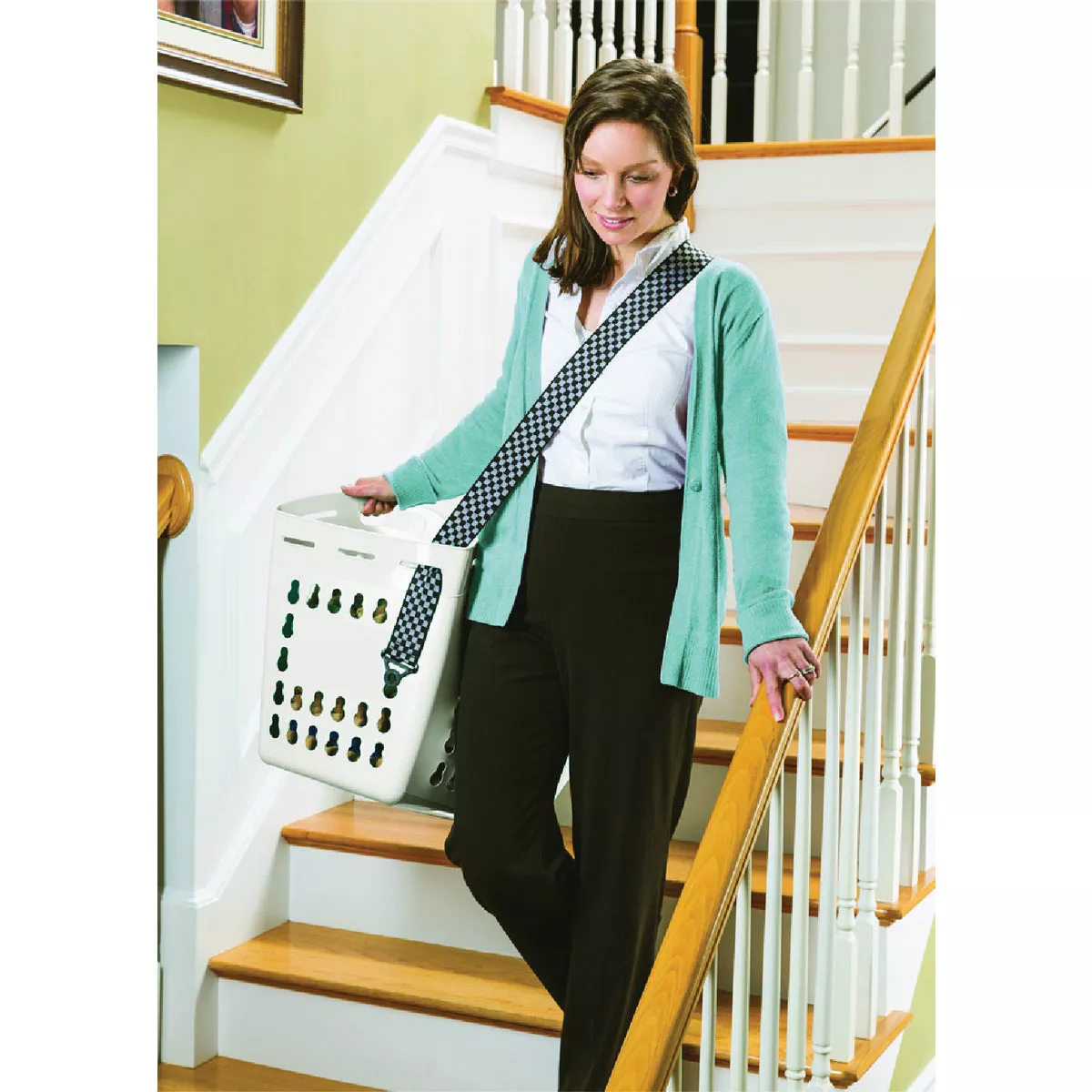 United Solutions 1.5 Bushel Hands-Free Laundry Tote - photo 5
