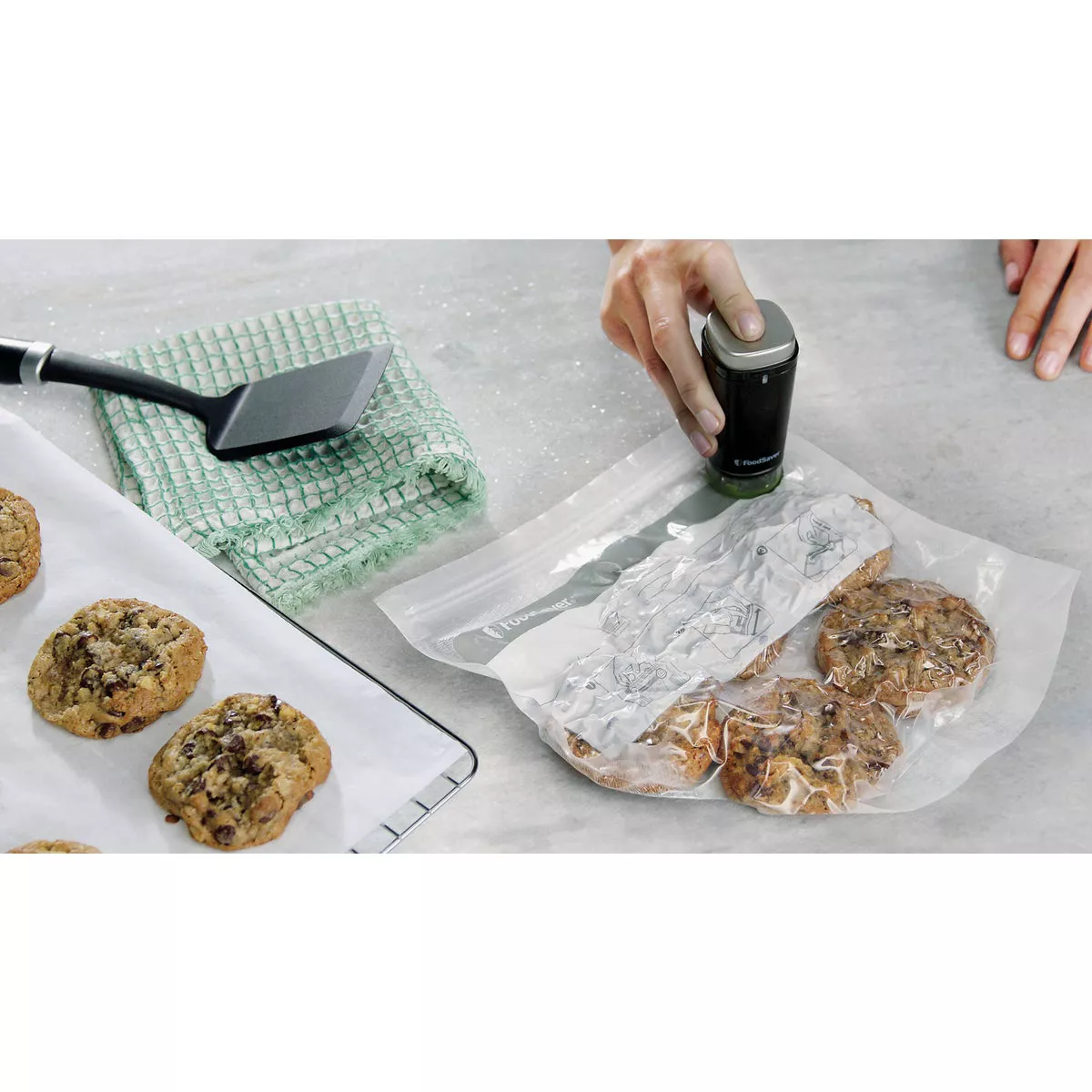 FoodSaver Cordless Handheld Food Vacuum Sealer - photo 2