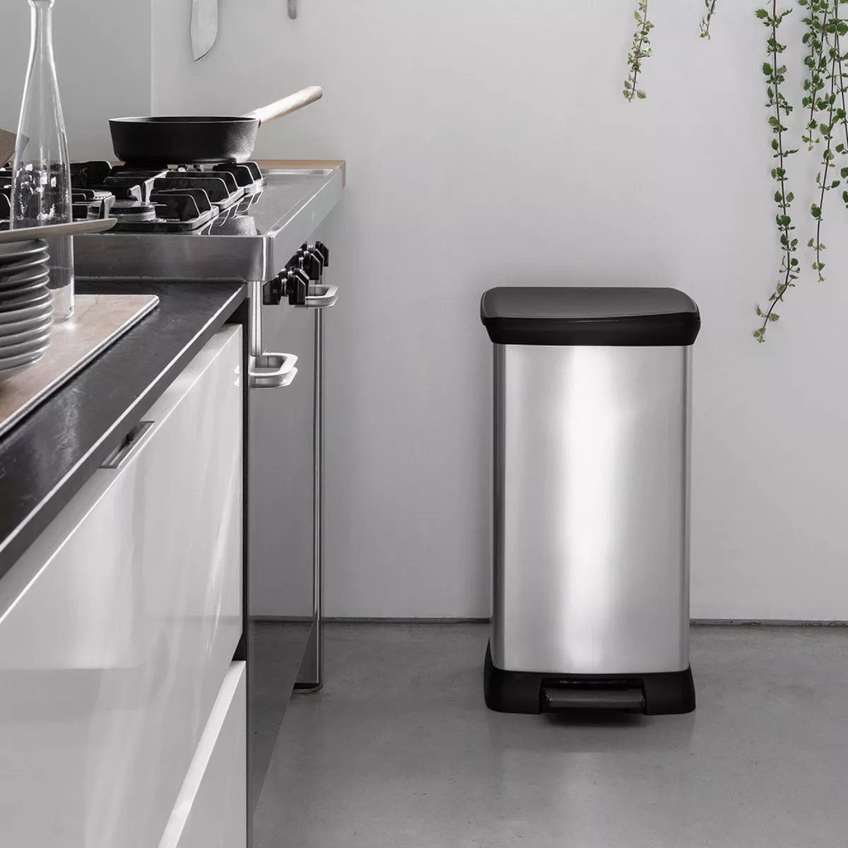 Curver Deco 13 Gal. Trash Bin