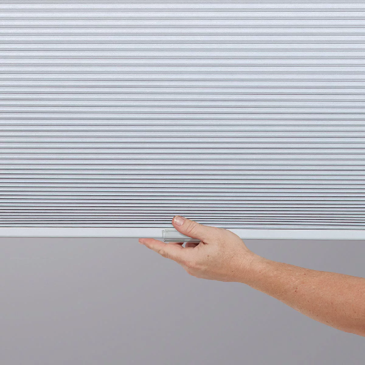 Home Impressions 1 In. Room Darkening Cellular White 47 In. x 72 In. Cordless Shade - photo 2