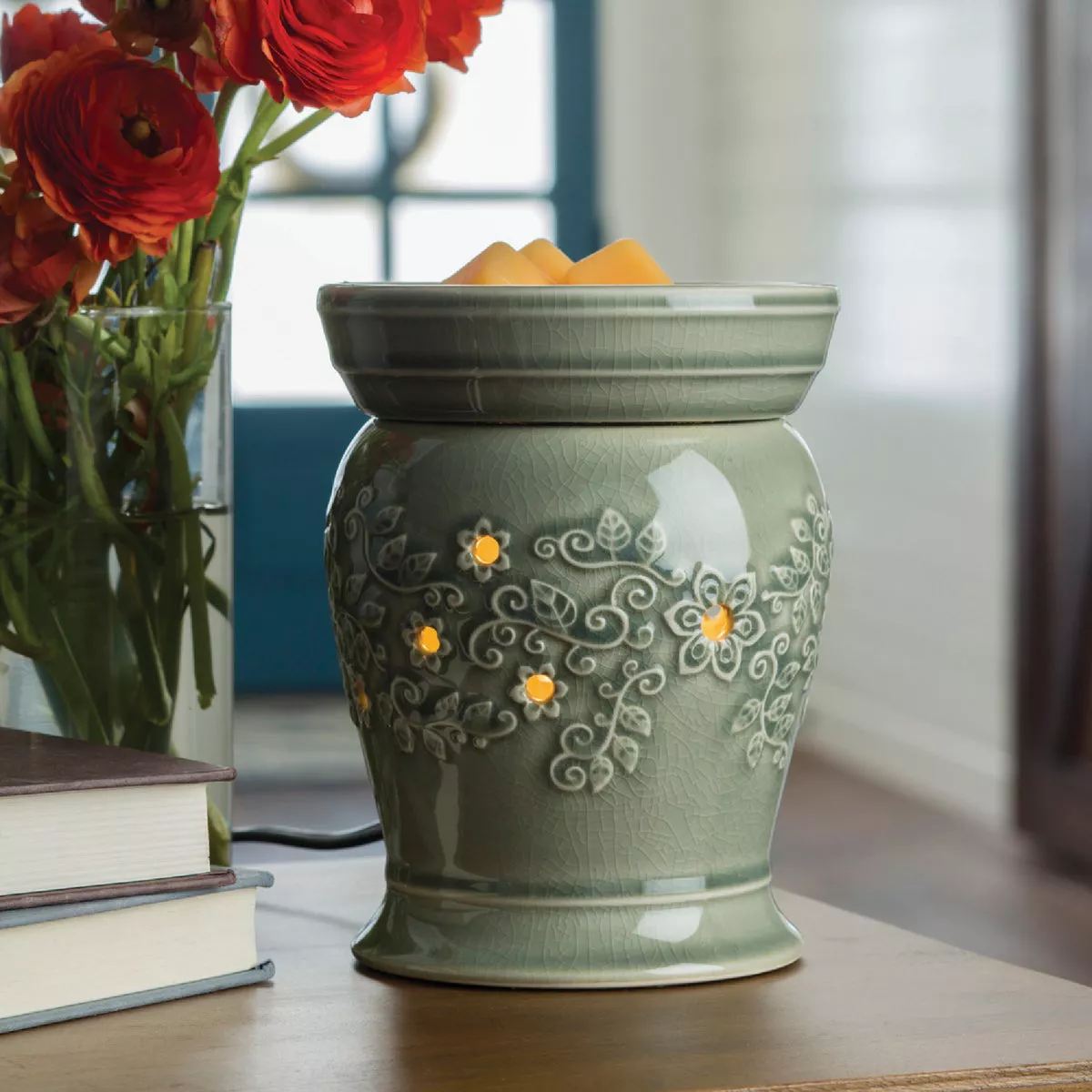 Candle Warmers Illumination Fragrance Warmer - Classic Perennial - photo 2