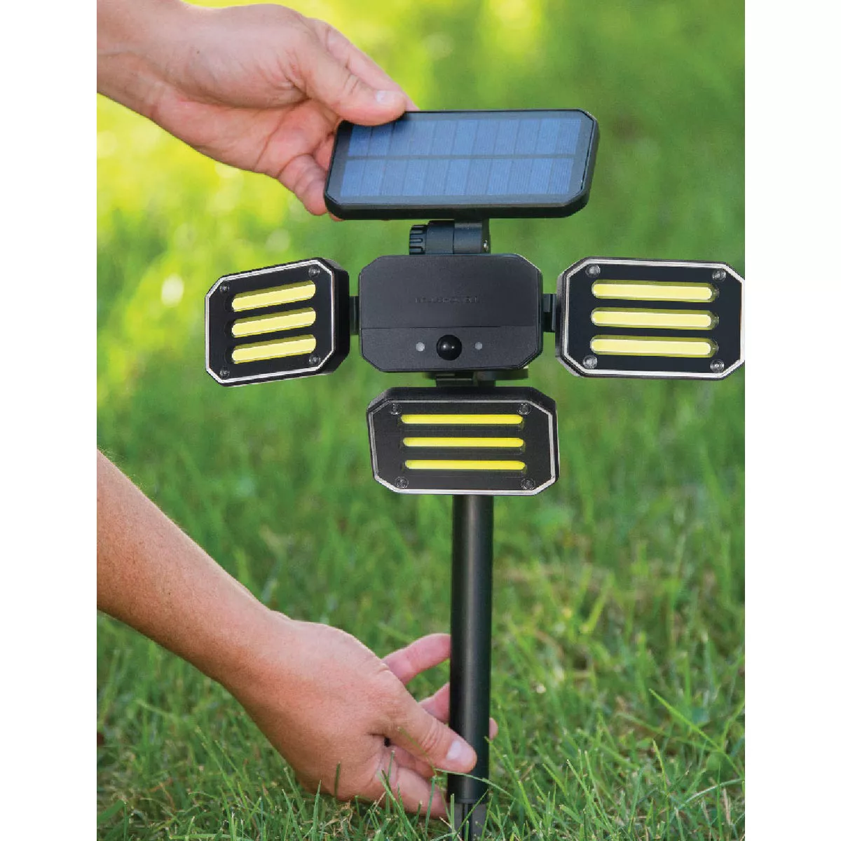 Bell+Howell Bionic Motion Activated Solar Floodlight - photo 3