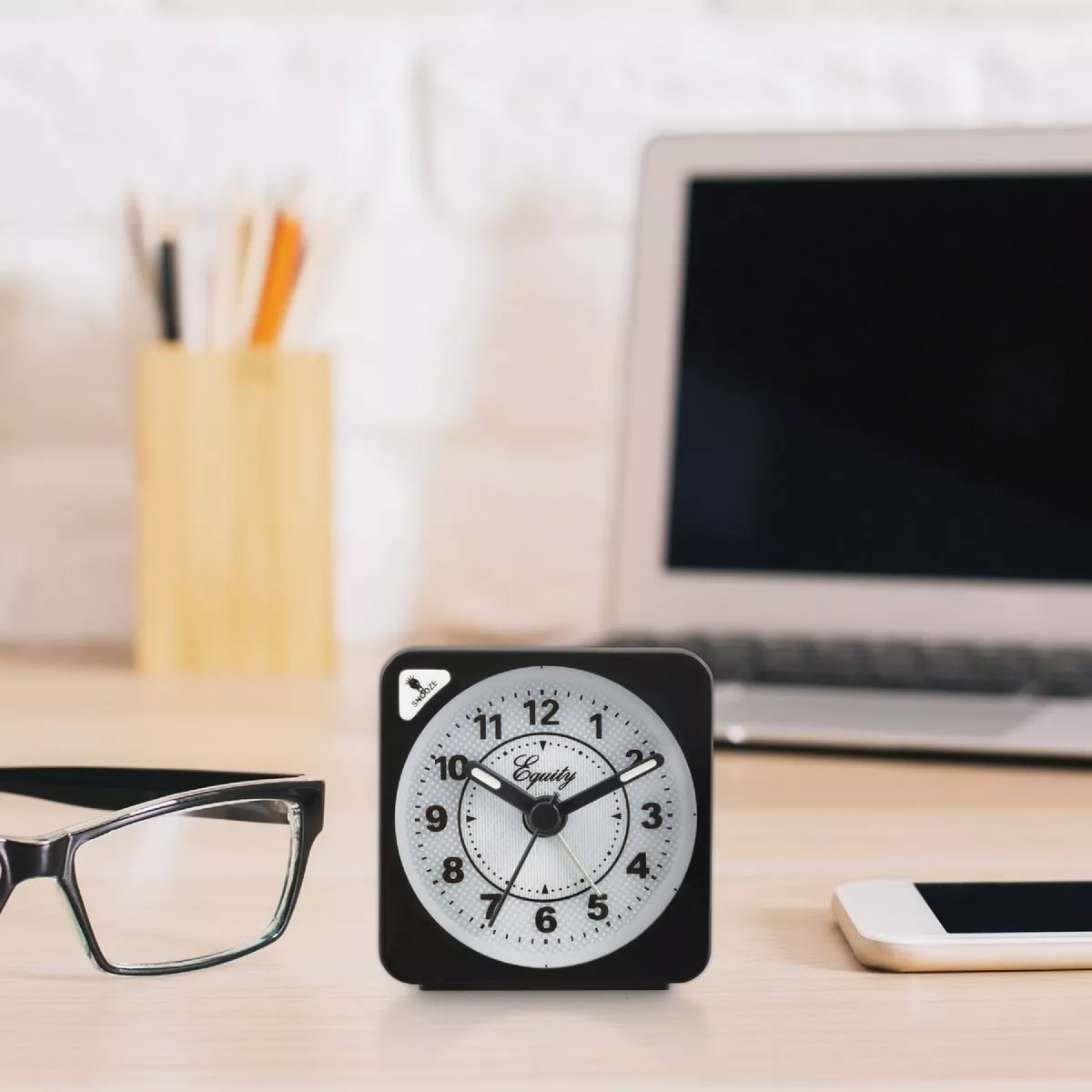 La Crosse Technology Equity Quartz Analog Travel Alarm Clock - photo 4