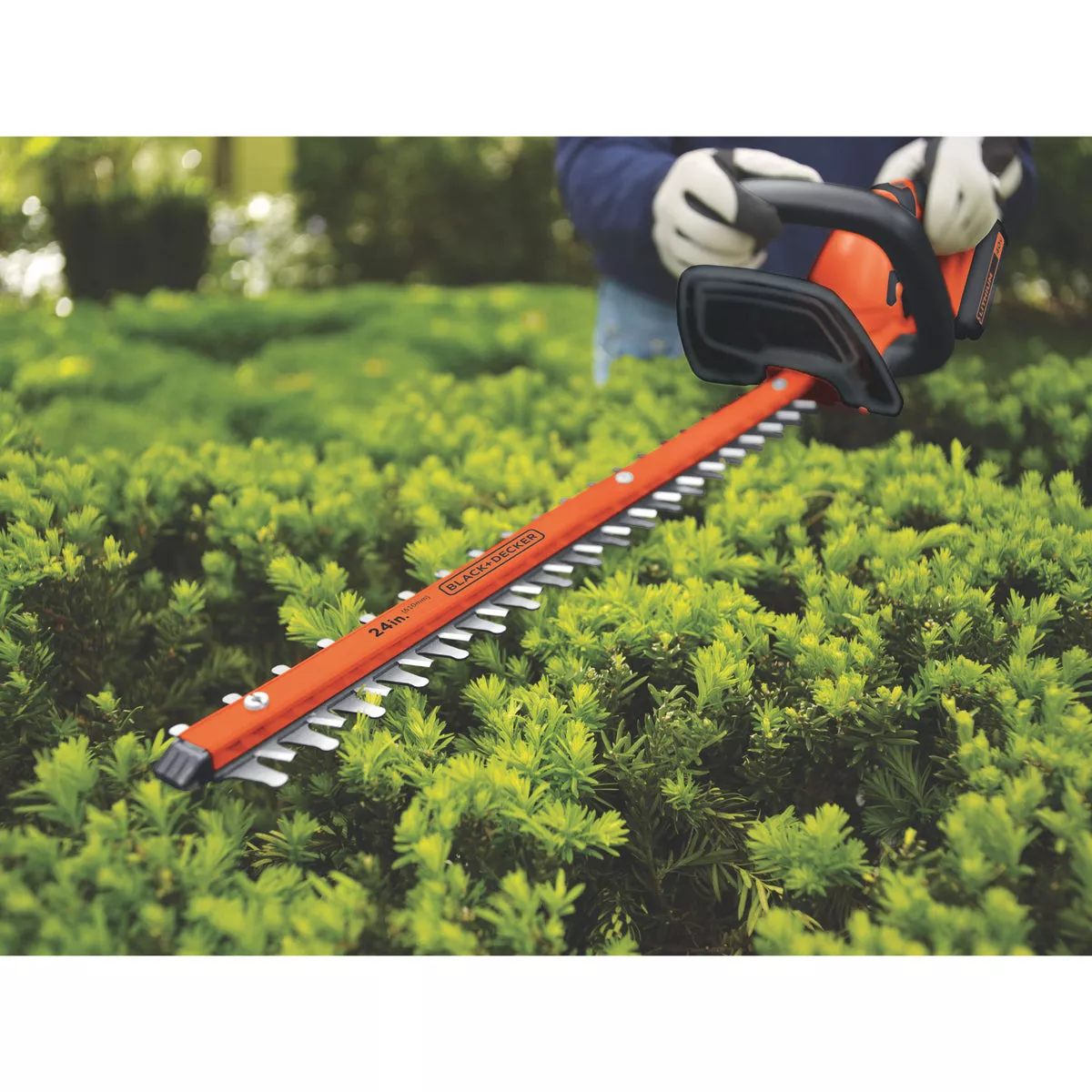Black & Decker 24 In. 40V Lithium Ion Cordless Hedge Trimmer - photo 4