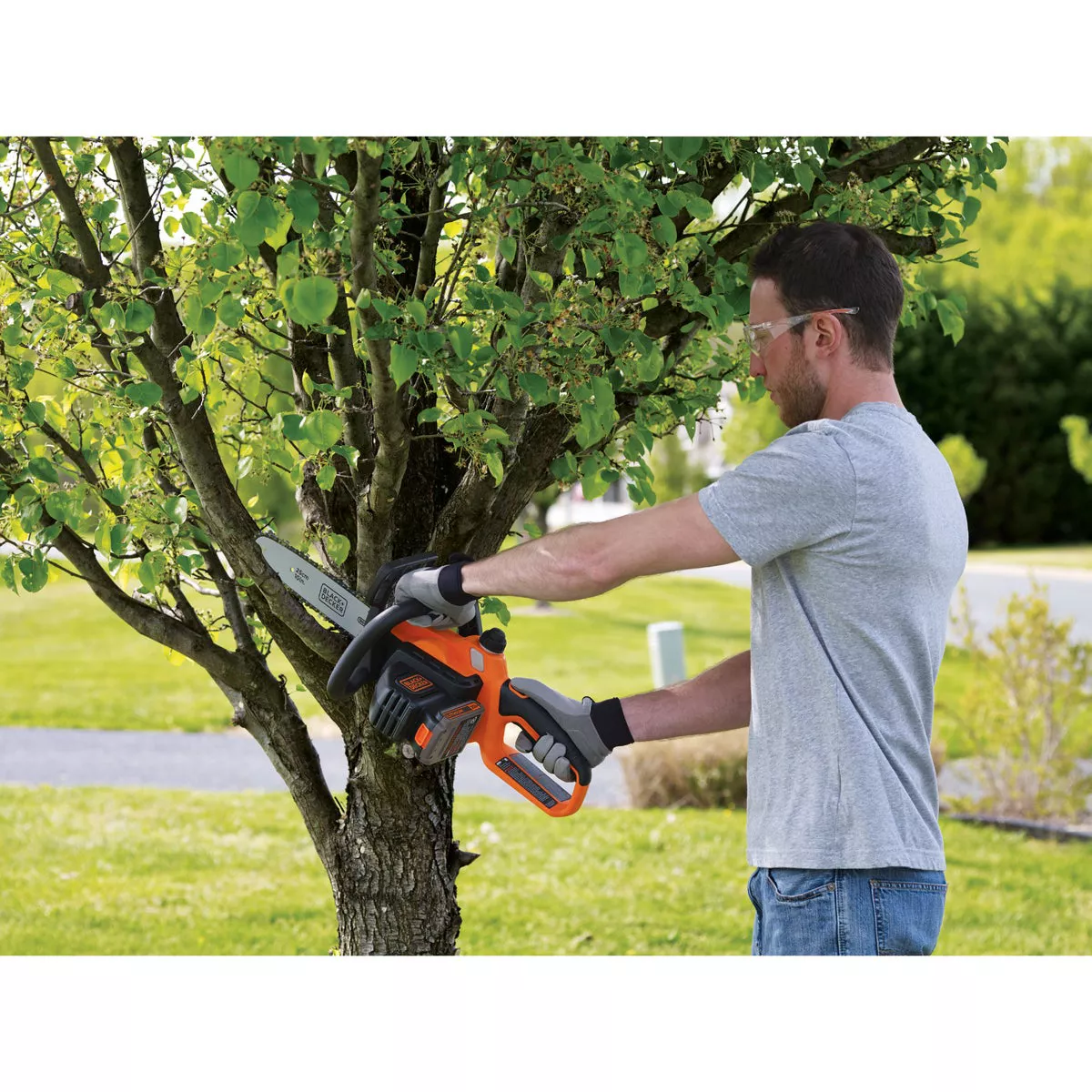 Black & Decker 10 In. 20V MAX Lithium Ion Cordless Chainsaw Kit with Battery & Charger - photo 4