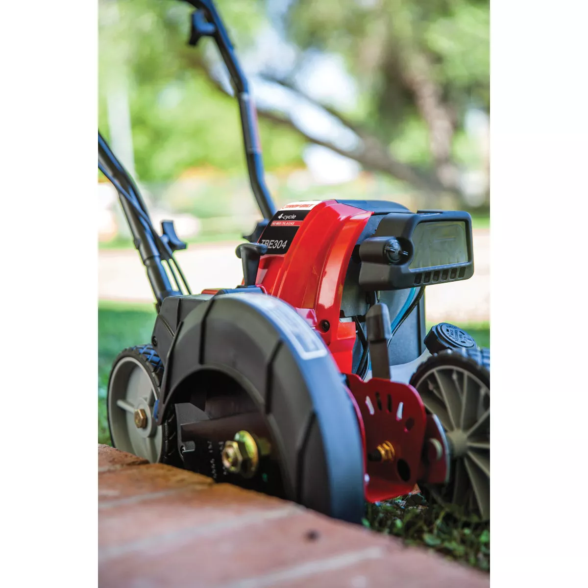 Troy-Bilt TBE304 9 In. 30cc 4-Cycle Gas Edger - photo 6