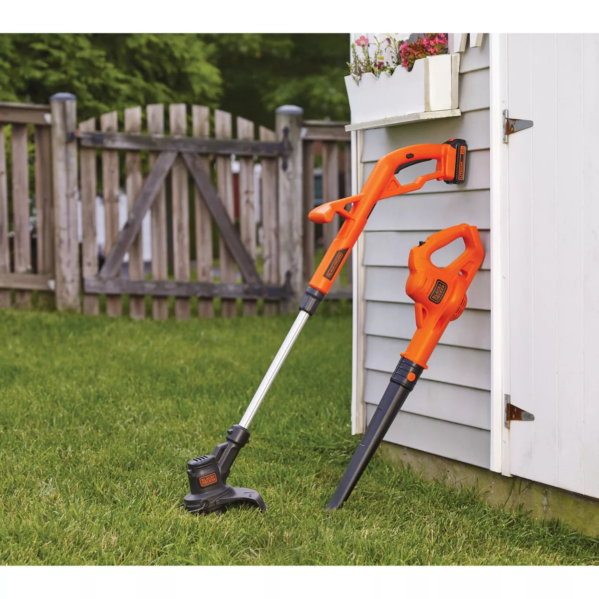 Black & Decker Max 20V String Trimmer & Sweeper Combo Kit - photo 2