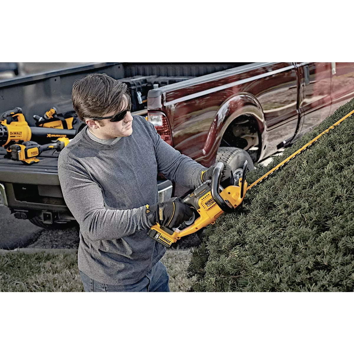 DEWALT 20V MAX Cordless Hedge Trimmer Kit with 5.0 Ah Battery & Charger - photo 3