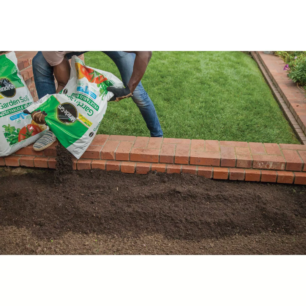 Miracle-Gro 1.5 Cu. Ft. Vegetables & Herbs Garden Soil - photo 5