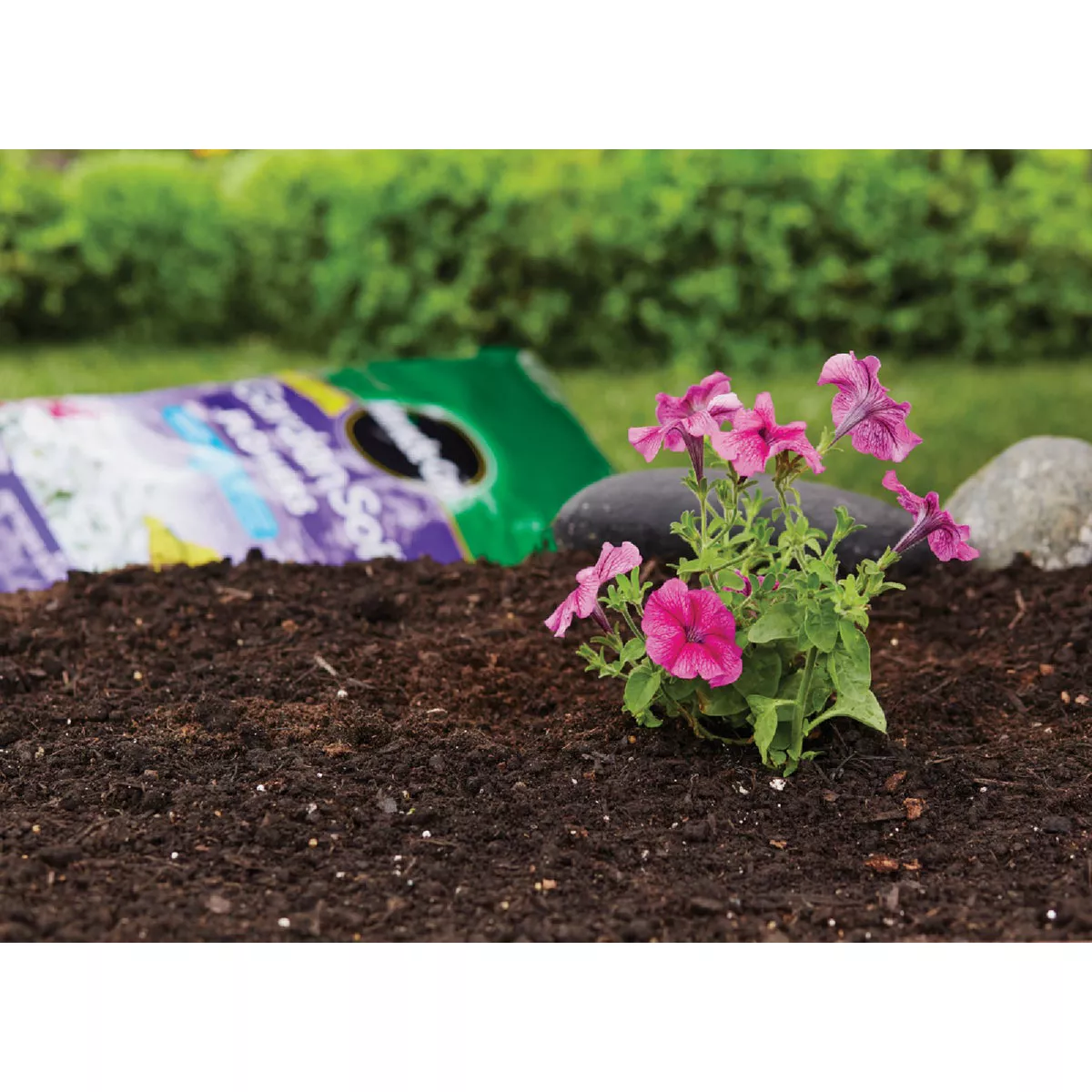 Miracle-Gro 1.5 Cu. Ft. Flower Garden Soil - photo 4