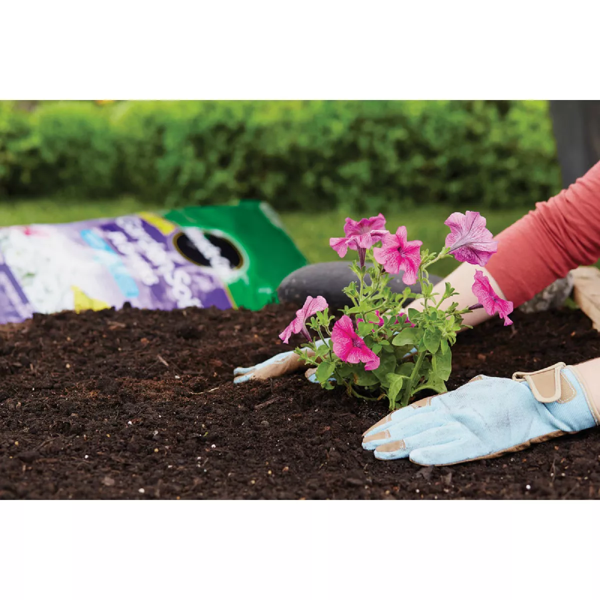Miracle-Gro 1.5 Cu. Ft. Flower Garden Soil - photo 5