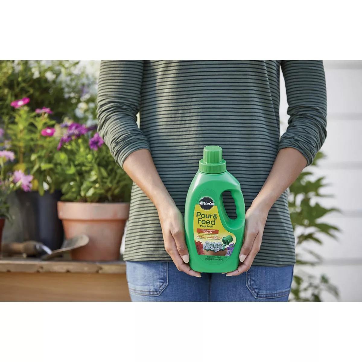 Miracle-Gro Pour & Feed 32 Oz. Liquid Plant Food - photo 3