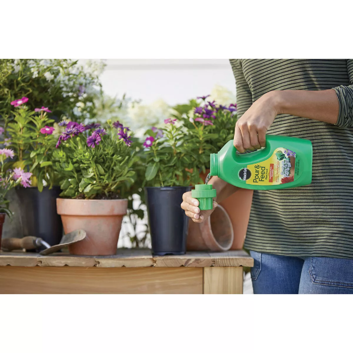 Miracle-Gro Pour & Feed 32 Oz. Liquid Plant Food - photo 4