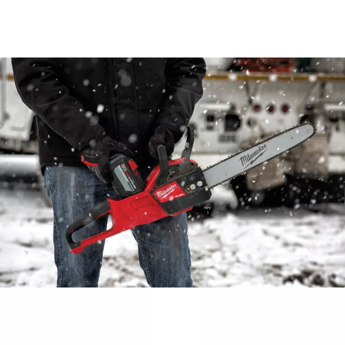 Milwaukee M18 FUEL Brushless 16 In. Cordless Chainsaw Kit with 12.0 Ah Battery & Charger - photo 7