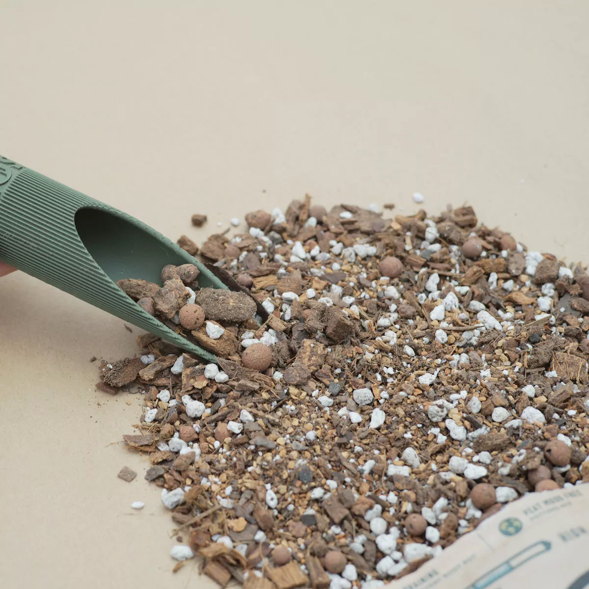 Sol Soils 1 Qt. Houseplant Chunky Mix - photo 6
