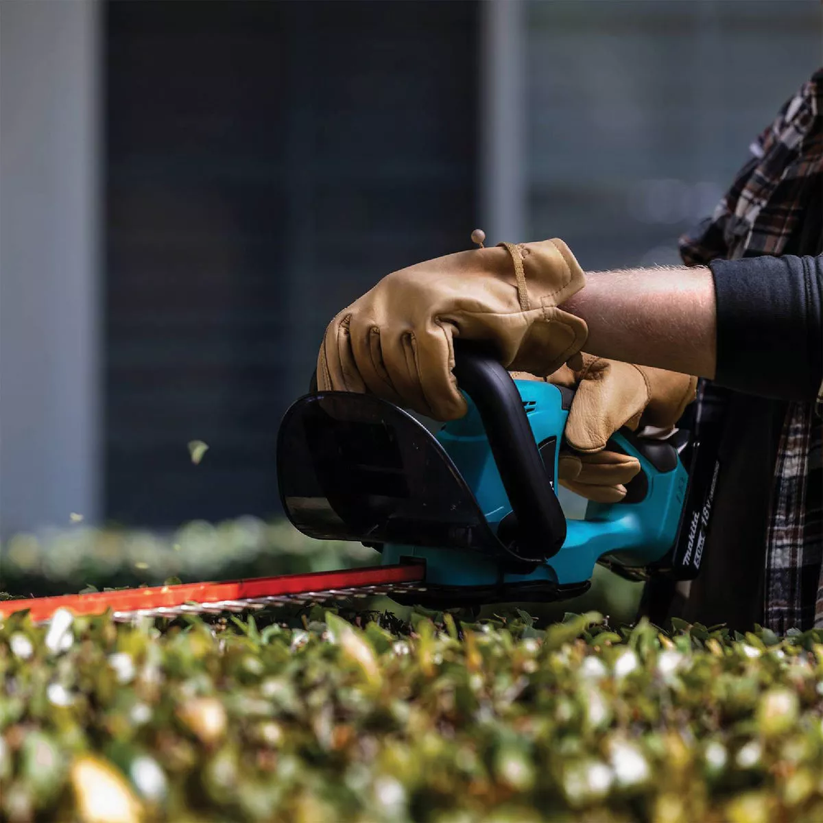 Makita 22 In. 18V LXT Lithium-Ion Cordless Hedge Trimmer - photo 8