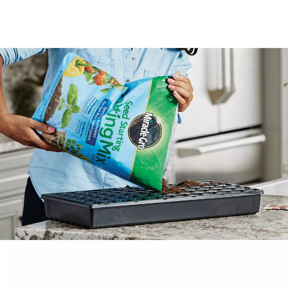 Miracle-Gro 8 Qt. Seed Starting Potting Mix - photo 4