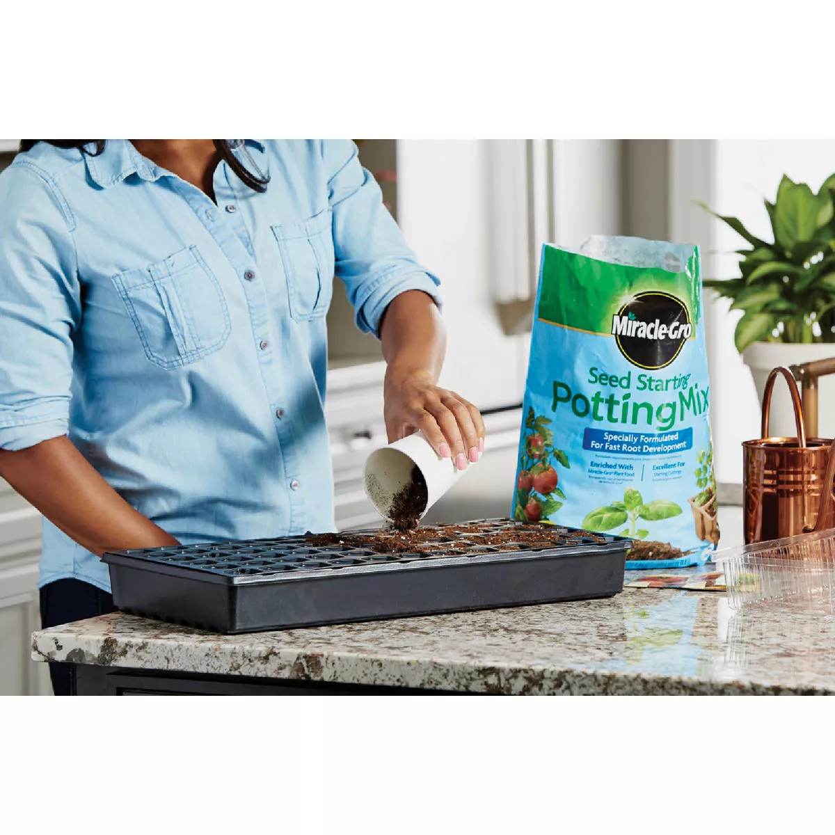 Miracle-Gro 8 Qt. Seed Starting Potting Mix - photo 3