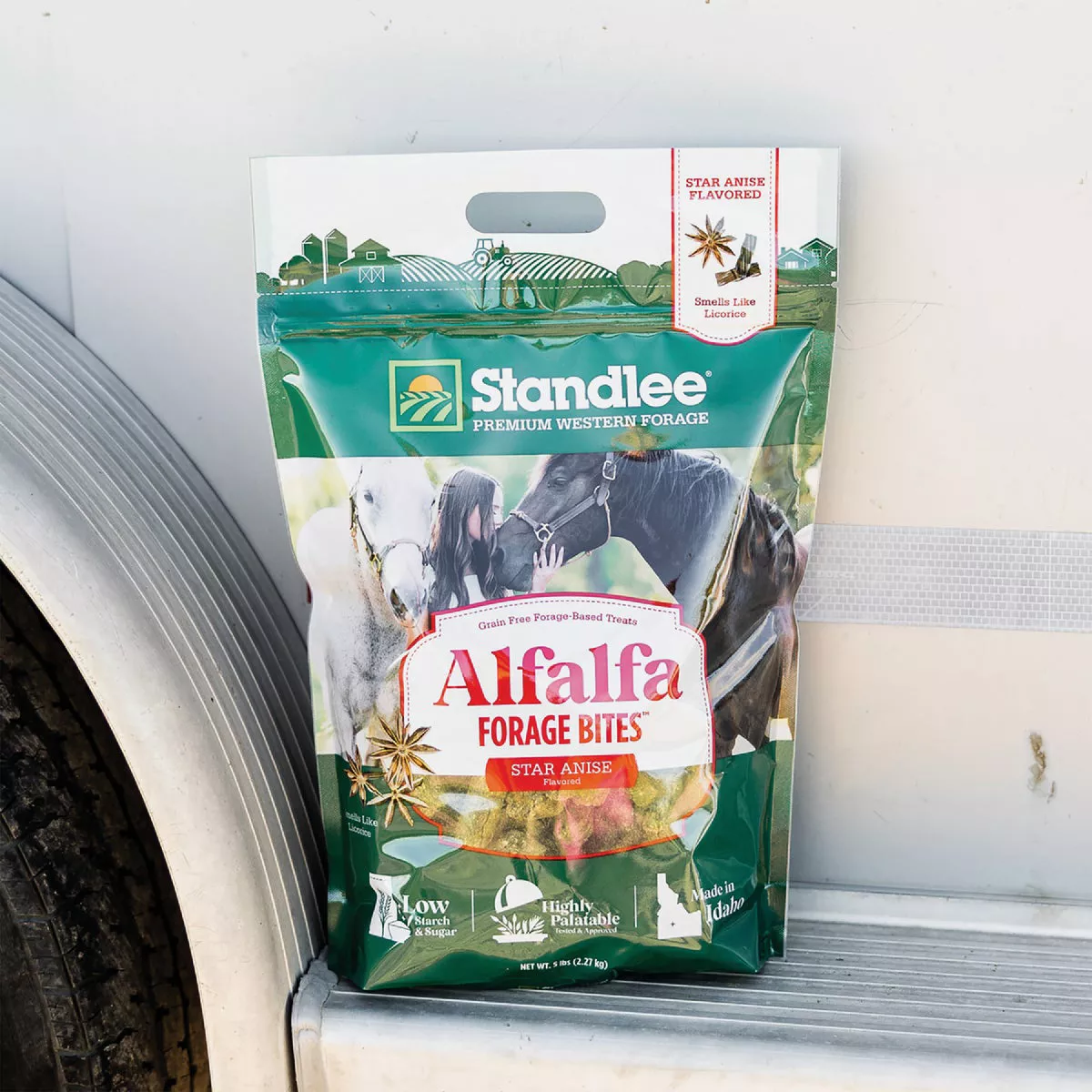 Standlee Premium Western Forage 5 Lb. Star Anise Flavored Alfalfa Forage Bites - photo 5
