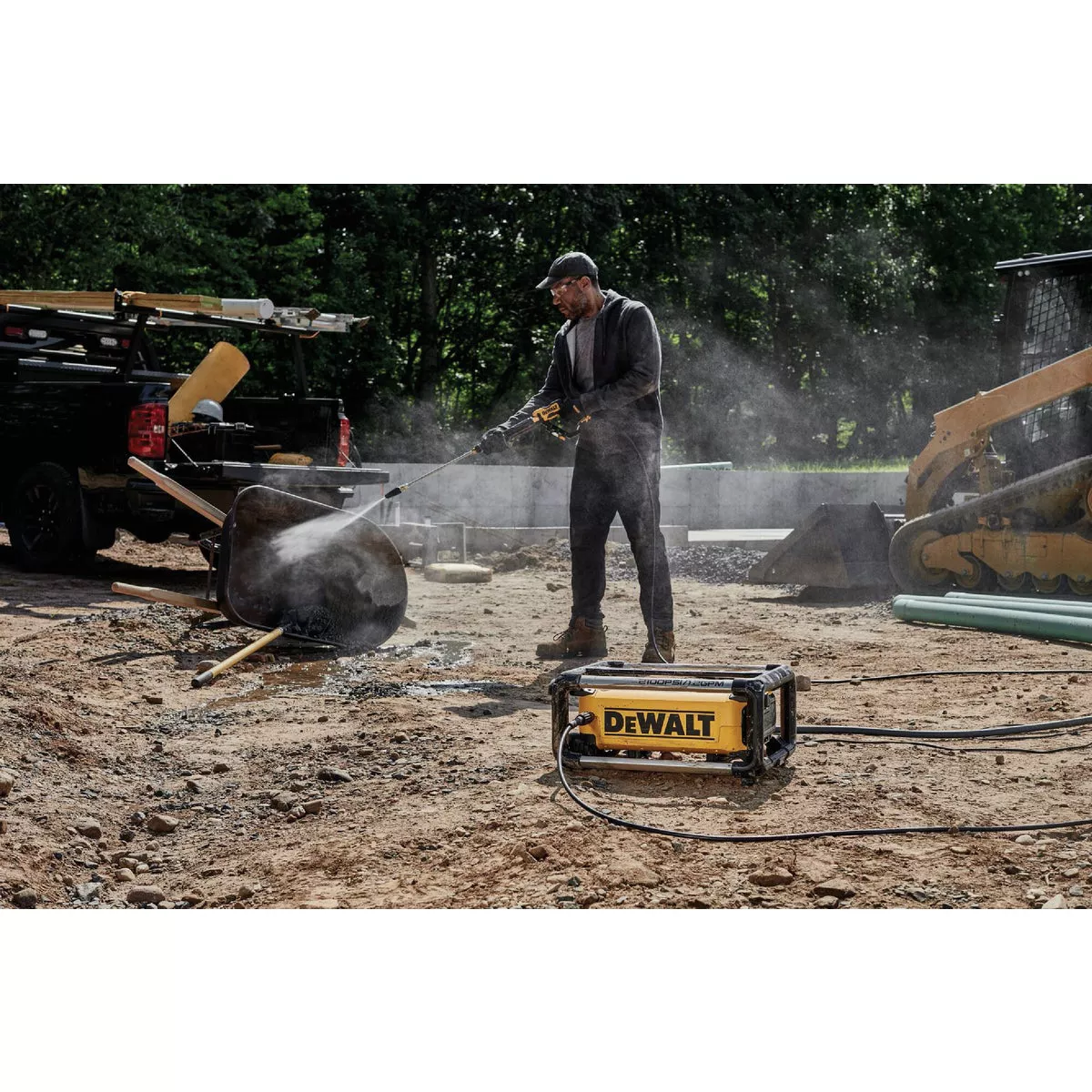 DEWALT 2100 psi 1.2 GPM Cold Water Compact Electric Jobsite Pressure Washer - photo 2
