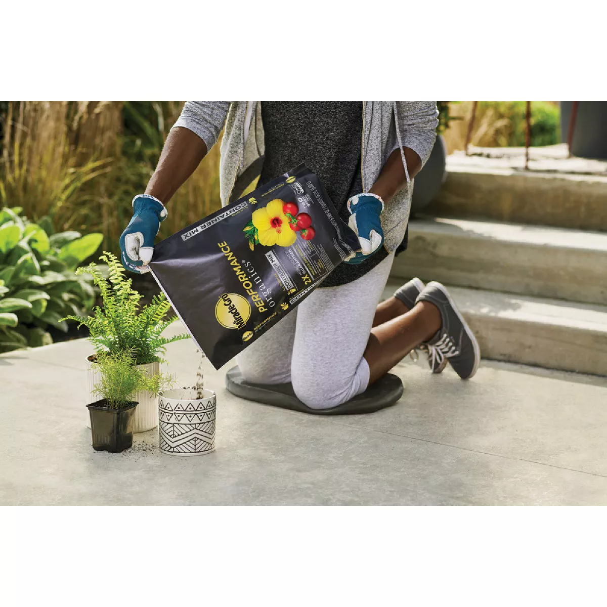 Miracle-Gro Performance Organics 6 Qt. All Purpose Container Mix - photo 3