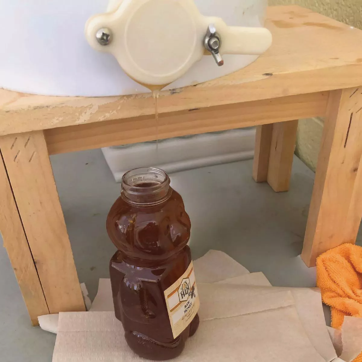 Harvest Lane Honey 5 Gal Plastic Honey Bucket with Gate - photo 4