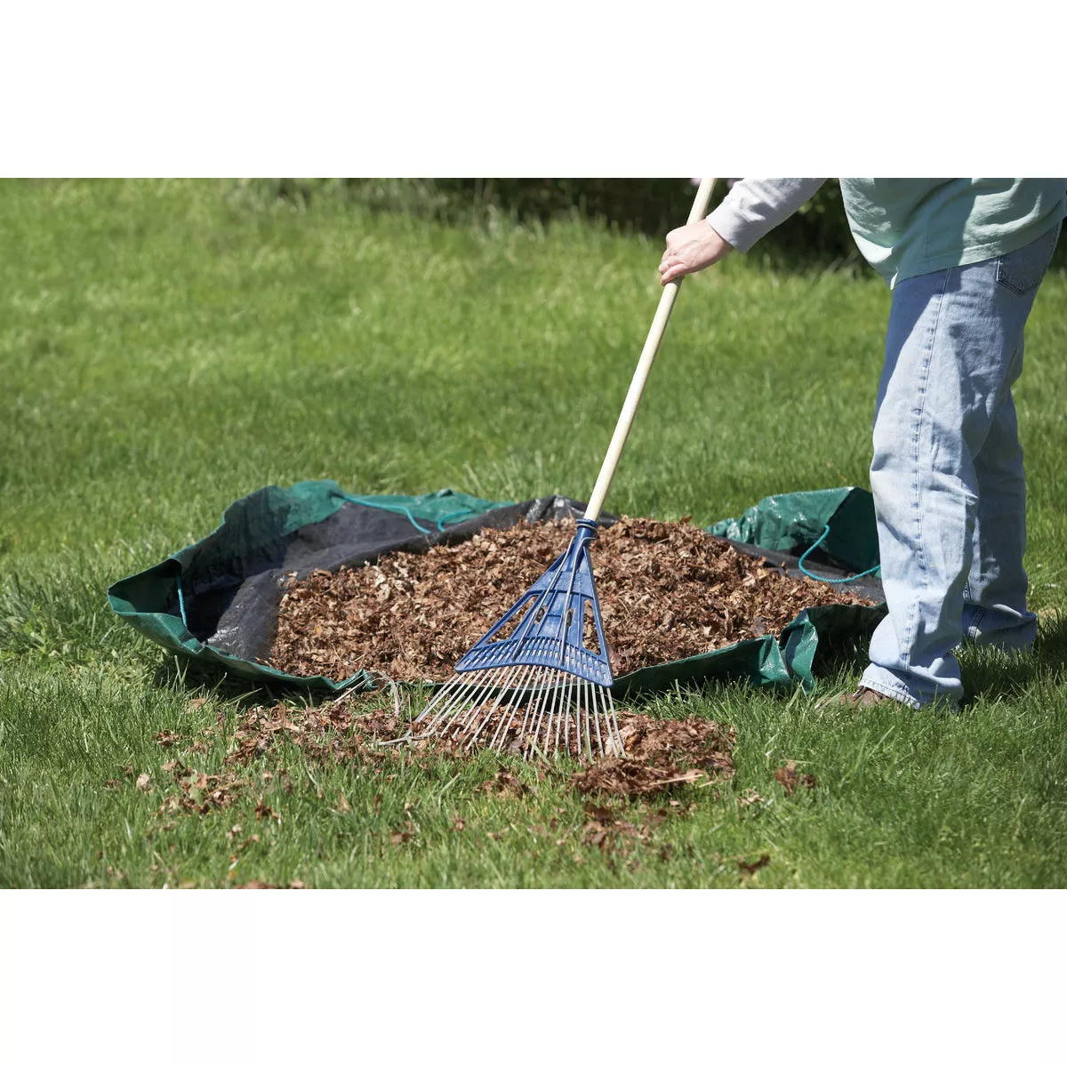 Do it Best 6 Ft. x 6 Ft. Poly Fabric Green Lawn Cleanup Tarp - photo 2