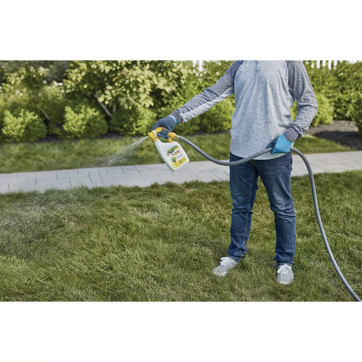 Scotts Turf Builder Weed & Feed 32 Oz. 6000 Sq. Ft. Liquid Lawn Fertilizer with Plus 2 Weed Control - photo 4