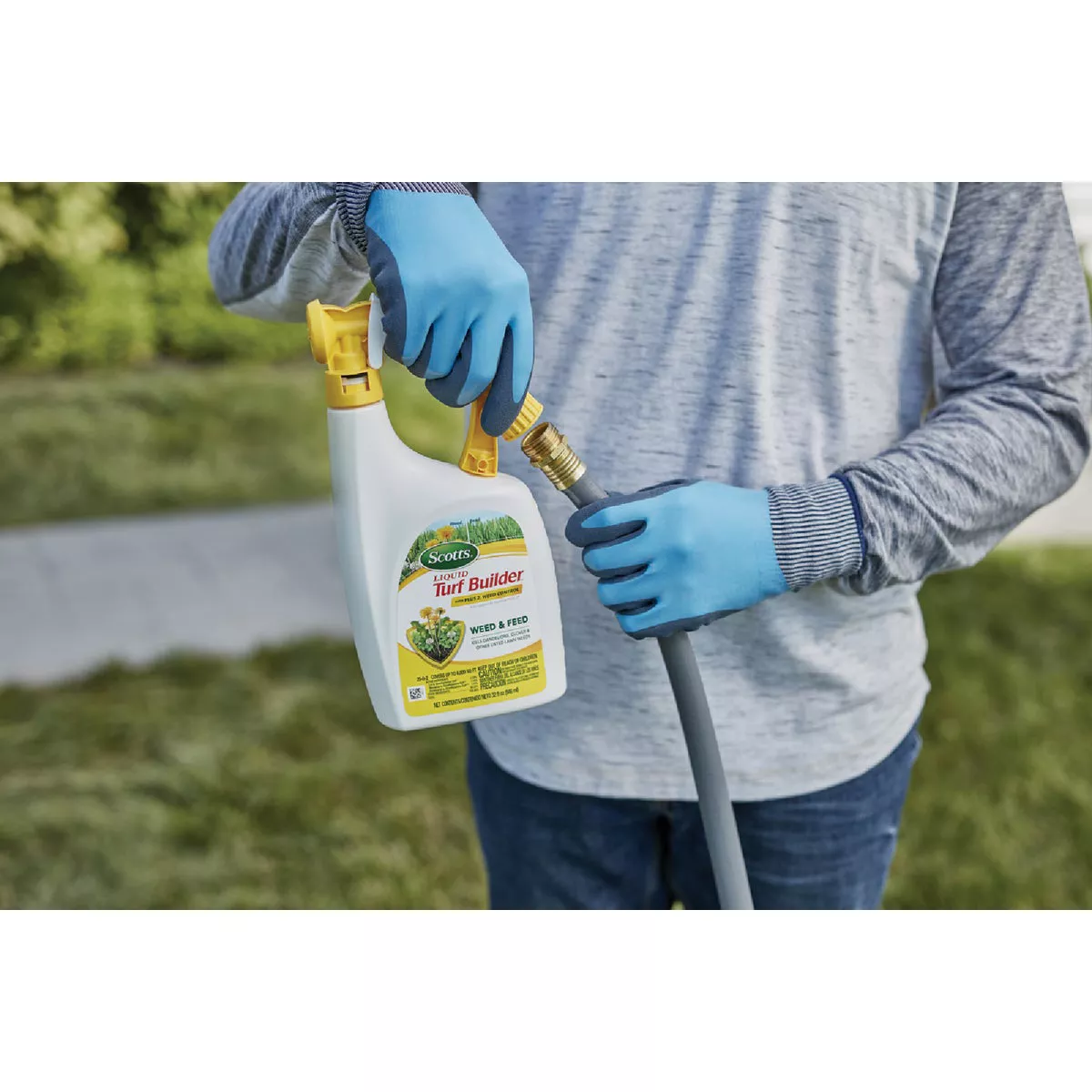 Scotts Turf Builder Weed & Feed 32 Oz. 6000 Sq. Ft. Liquid Lawn Fertilizer with Plus 2 Weed Control - photo 2