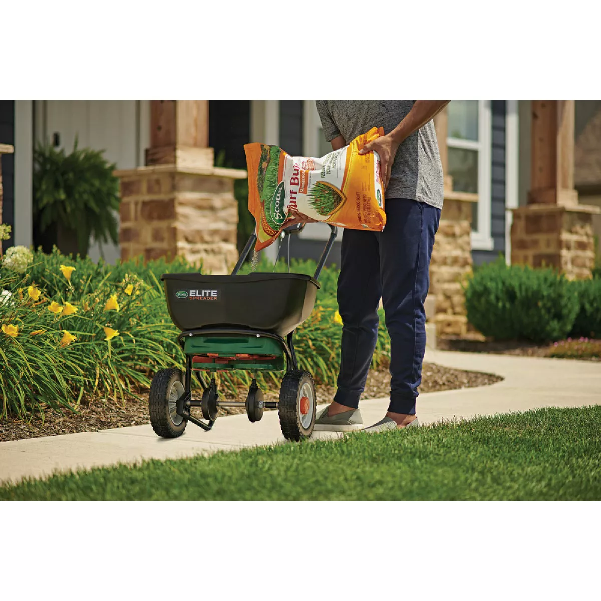 Scotts Turf Builder SummerGuard 40.05 Lb. 15,000 Sq. Ft. Lawn Food with Insect Control - photo 3