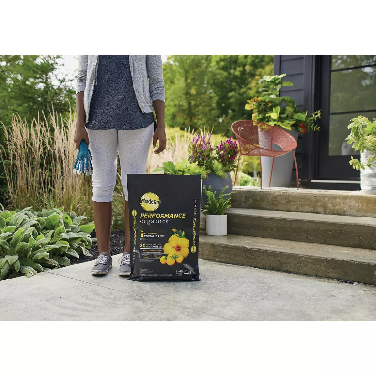 Miracle-Gro Performance Organics 16 Qt. All Purpose Container Mix - photo 5