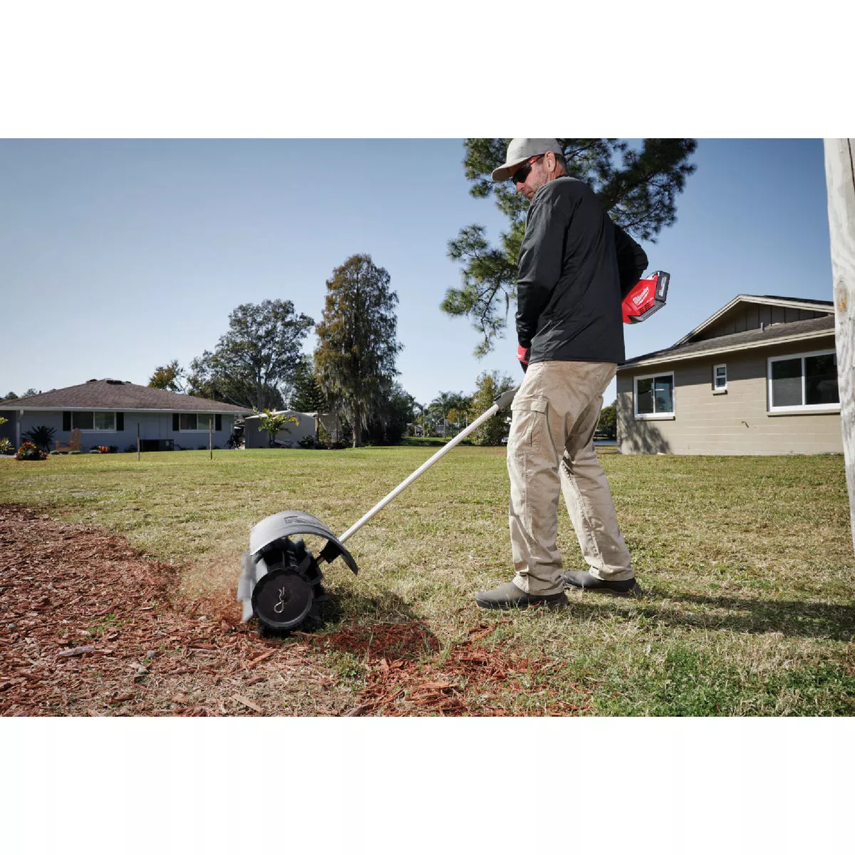 Milwaukee M18 FUEL Rubber Broom Attachment for QUIK-LOK Attachment System - photo 4