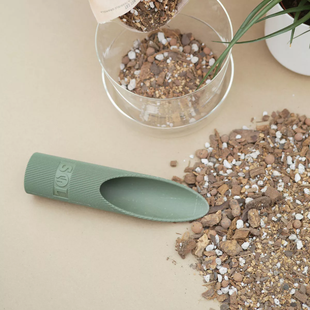 Sol Soils Repotting Scoop - photo 4