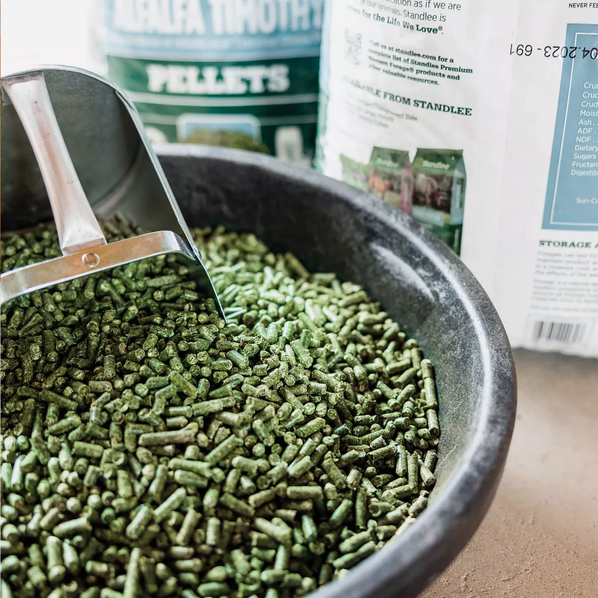 Standlee Premium Western Forage 40 Lb. Premium Alfalfa & Timothy Pellets - photo 6