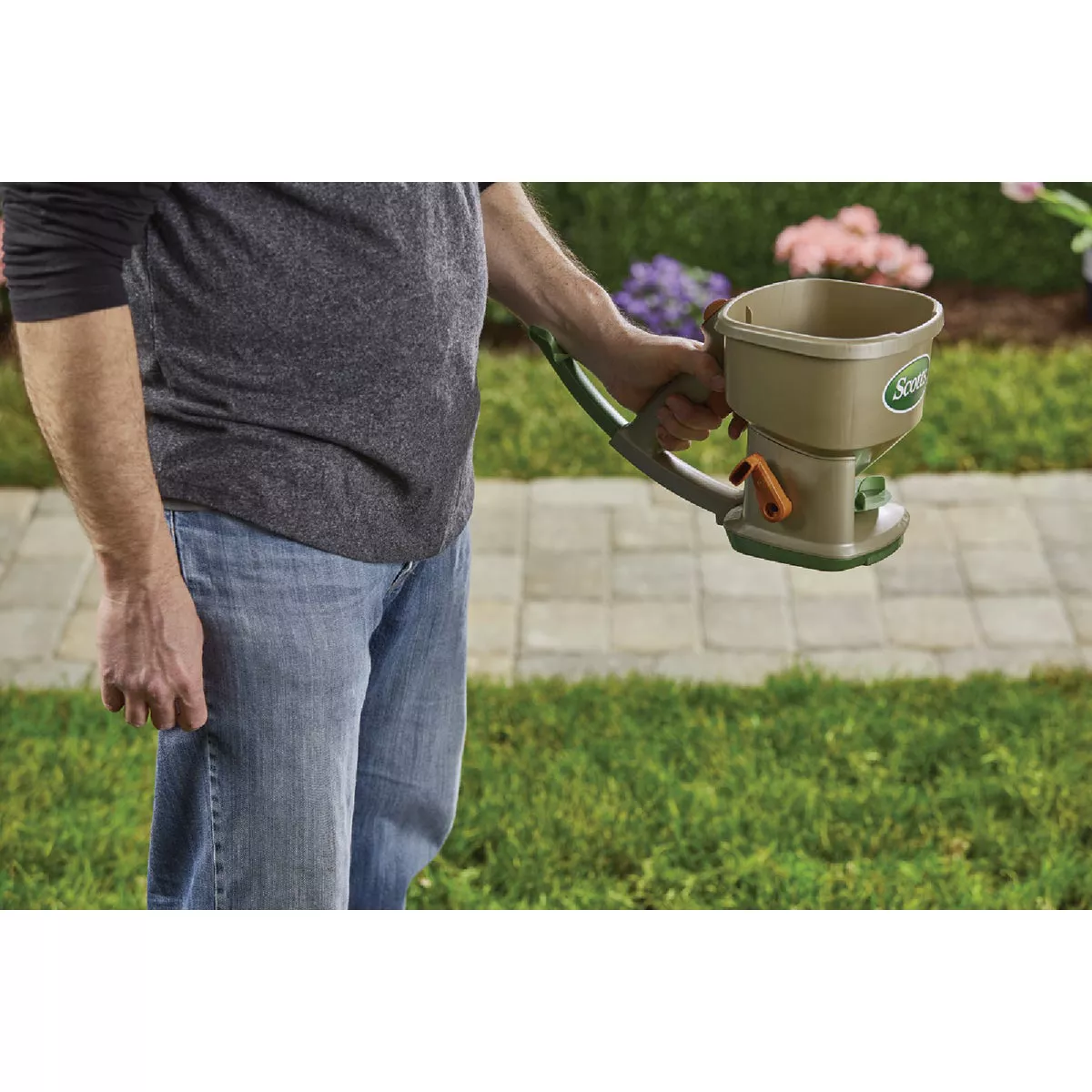 Scotts Whirl Handheld Spreader - photo 4