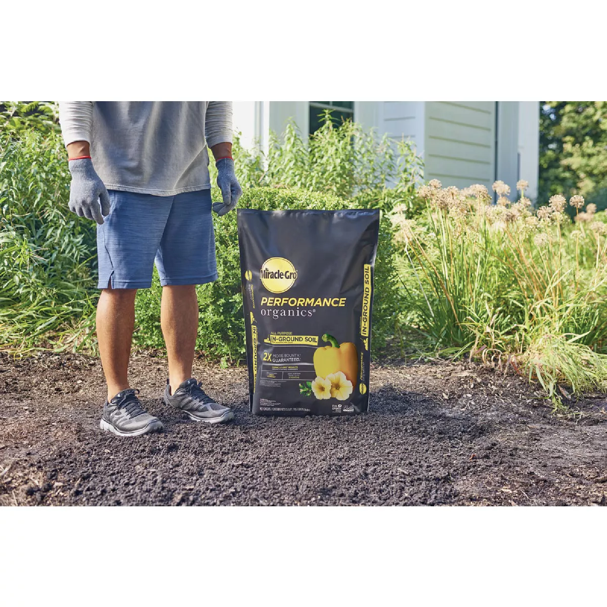 Miracle-Gro Performance Organics 1.33 Cu. Ft. All Purpose In-Ground Soil - photo 3