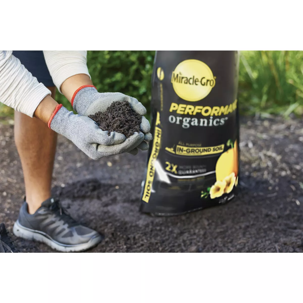 Miracle-Gro Performance Organics 1.33 Cu. Ft. All Purpose In-Ground Soil - photo 4