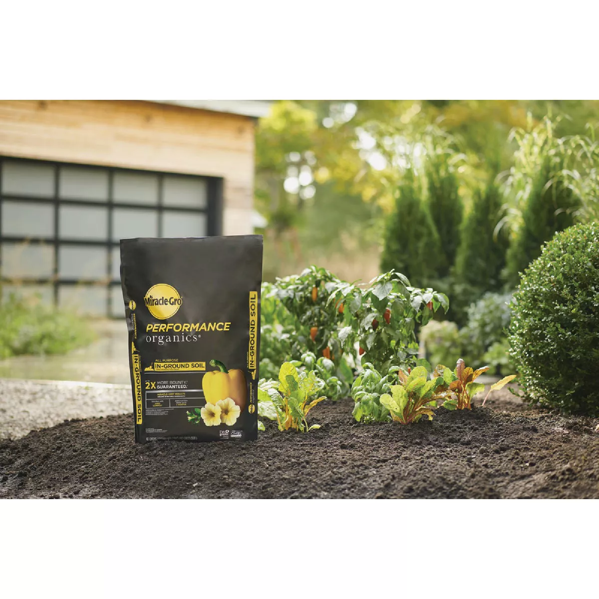 Miracle-Gro Performance Organics 1.33 Cu. Ft. All Purpose In-Ground Soil - photo 6