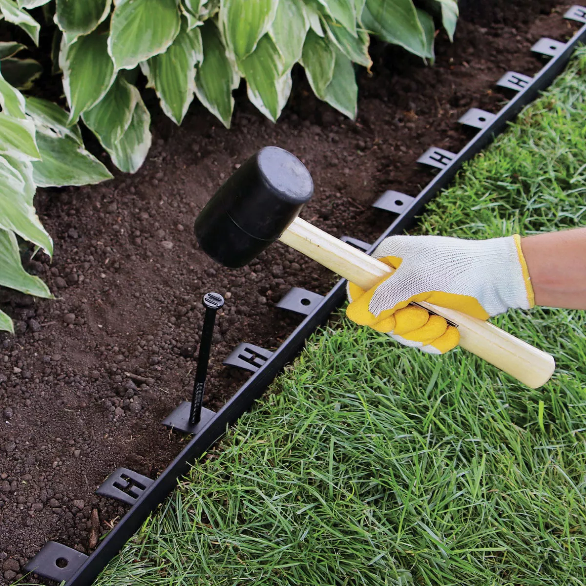Master Mark Dig-Free 1.5 In. H. x 25 Ft. L. Black Recycled Plastic No Dig Landscape Edging - photo 4