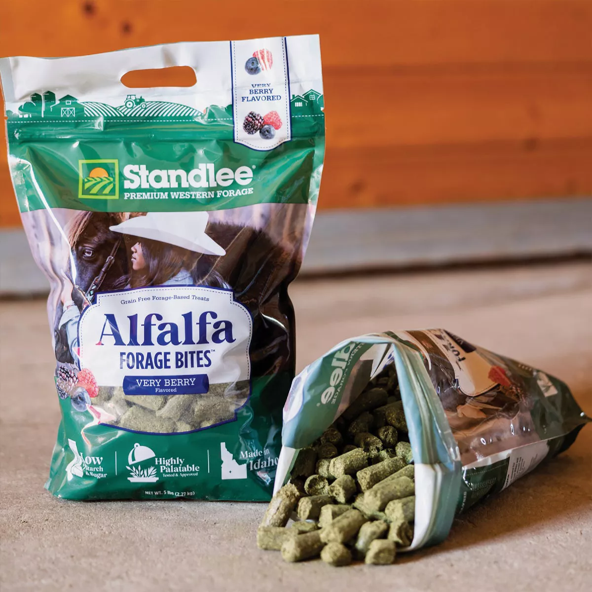 Standlee Premium Western Forage 5 Lb. Very Berry Flavored Alfalfa Forage Bites - photo 5