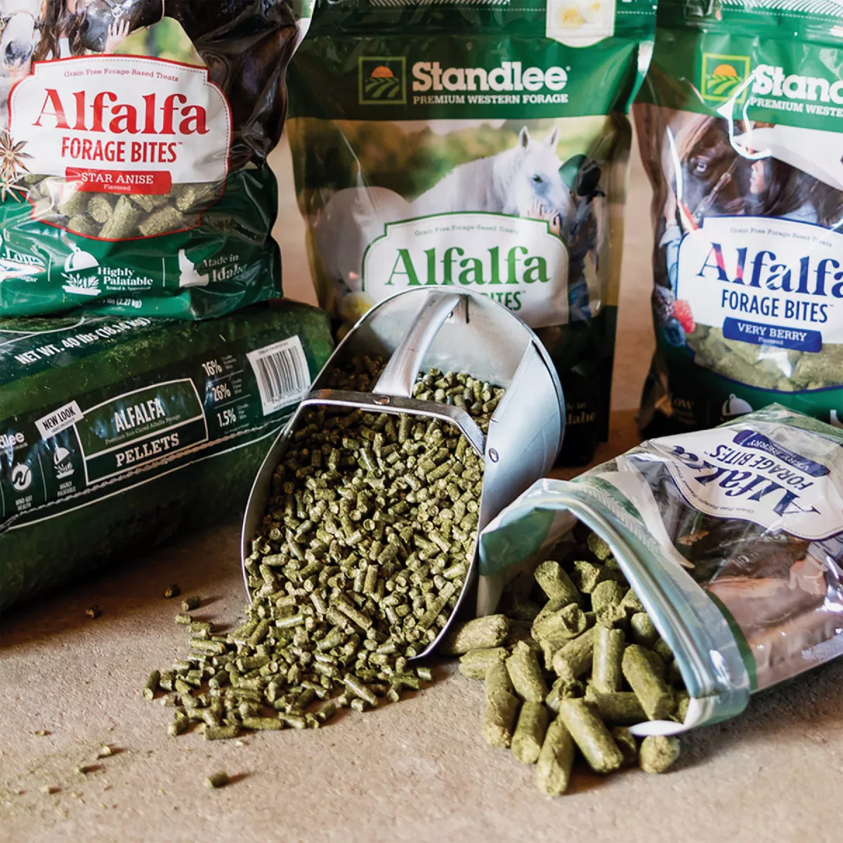 Standlee Premium Western Forage 5 Lb. Very Berry Flavored Alfalfa Forage Bites - photo 6