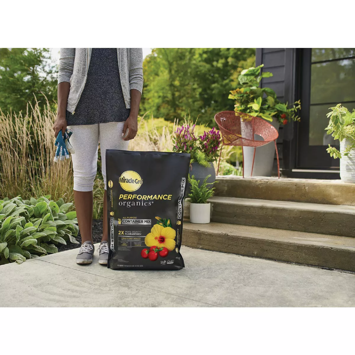 Miracle-Gro Performance Organics 1 Cu. Ft. All Purpose Container Mix - photo 5