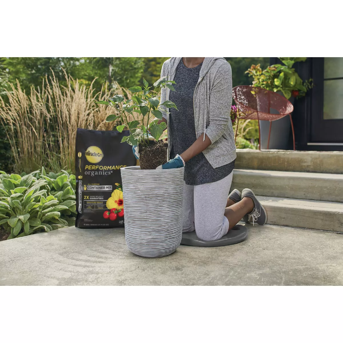 Miracle-Gro Performance Organics 1 Cu. Ft. All Purpose Container Mix - photo 7