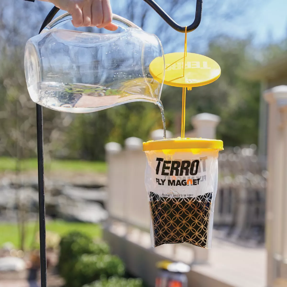 Terro Fly Magnet Disposable Outdoor Fly Trap - photo 4