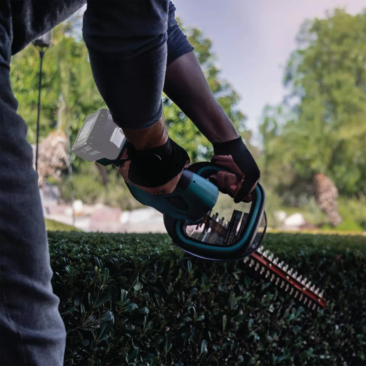 Makita 22 In. 18V LXT Lithium-Ion Cordless Hedge Trimmer (Tool Only) - photo 3