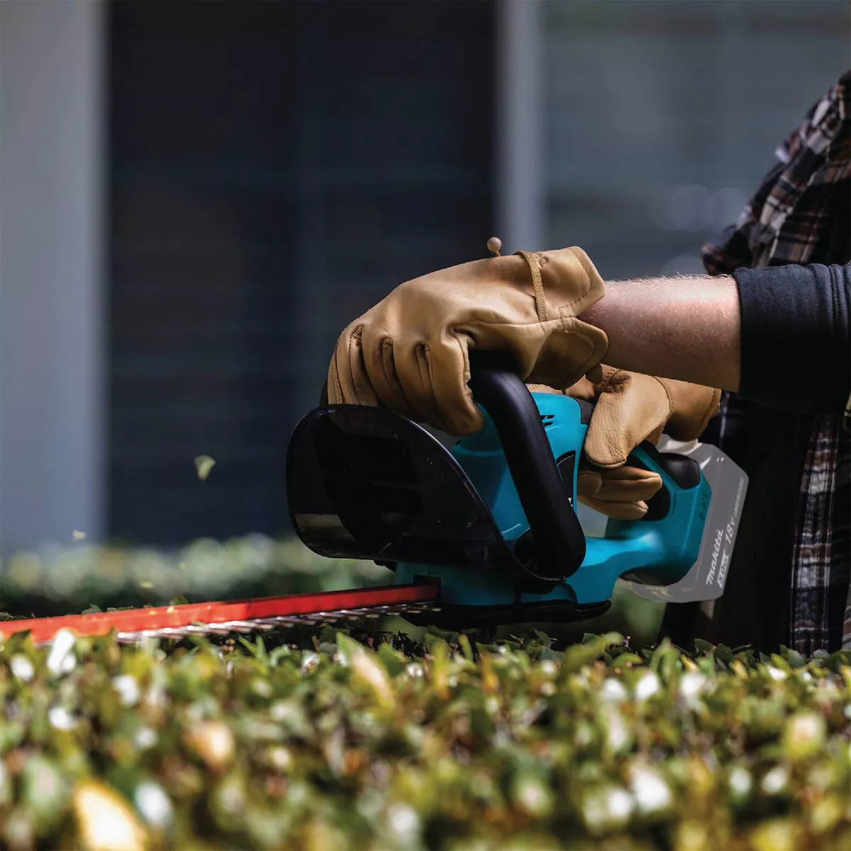 Makita 22 In. 18V LXT Lithium-Ion Cordless Hedge Trimmer (Tool Only) - photo 2