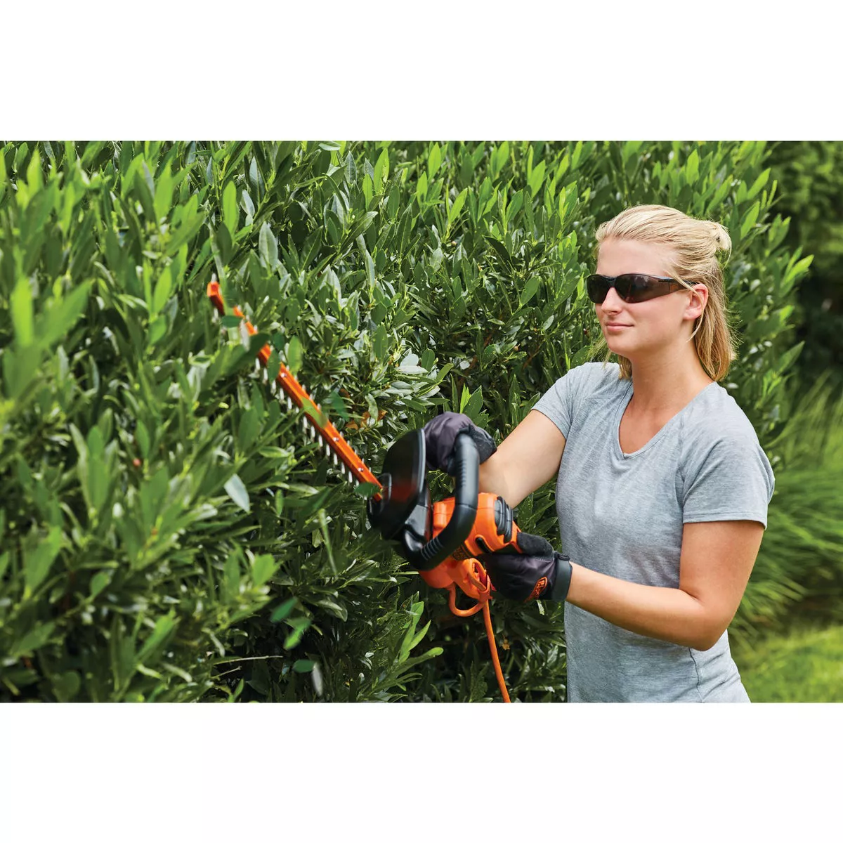 Black & Decker 18 In. 3.5-Amp Corded Electric Hedge Trimmer - photo 2