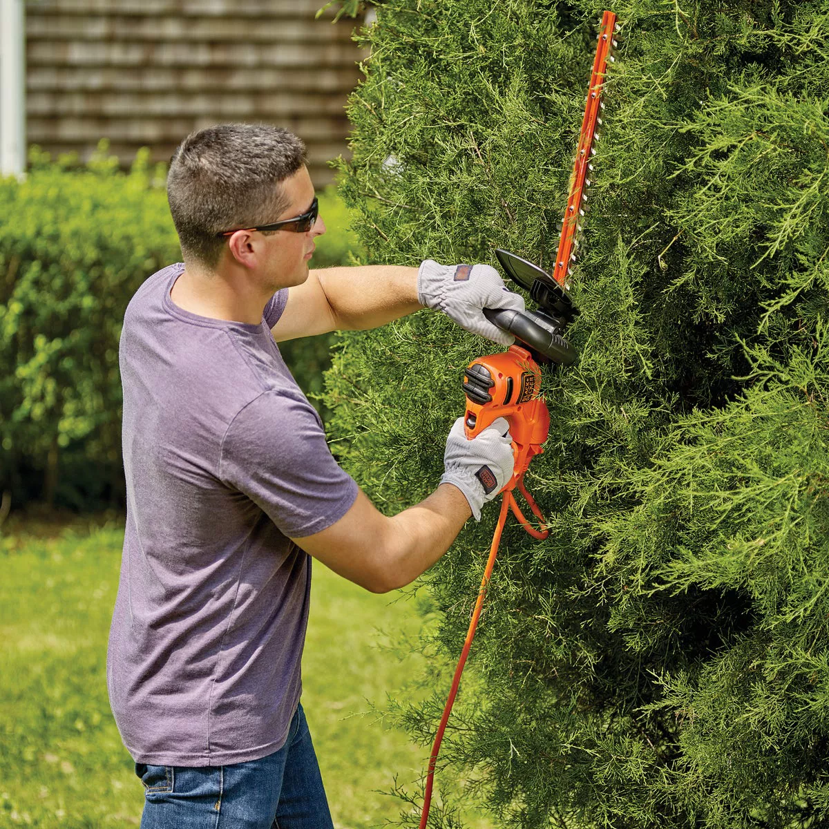 Black & Decker 18 In. 3.5-Amp Corded Electric Hedge Trimmer - photo 4
