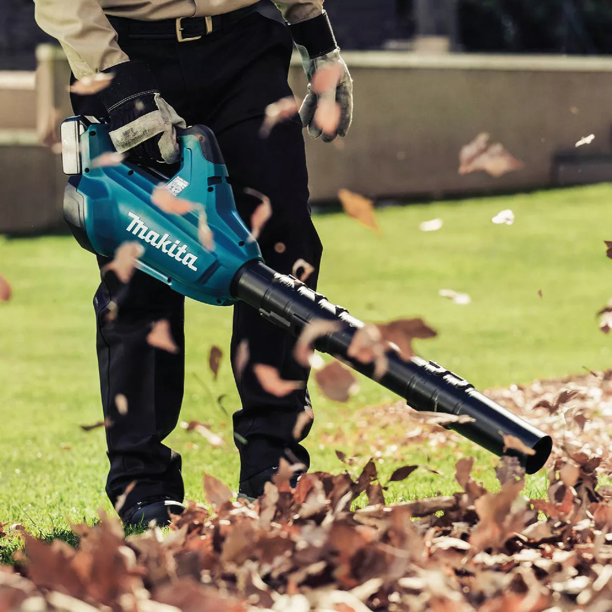 Makita 120 MPH 473 CFM 18V X2 (36V) LXT Lithium-Ion Brushless (5.0Ah) Cordless Blower Kit - photo 9